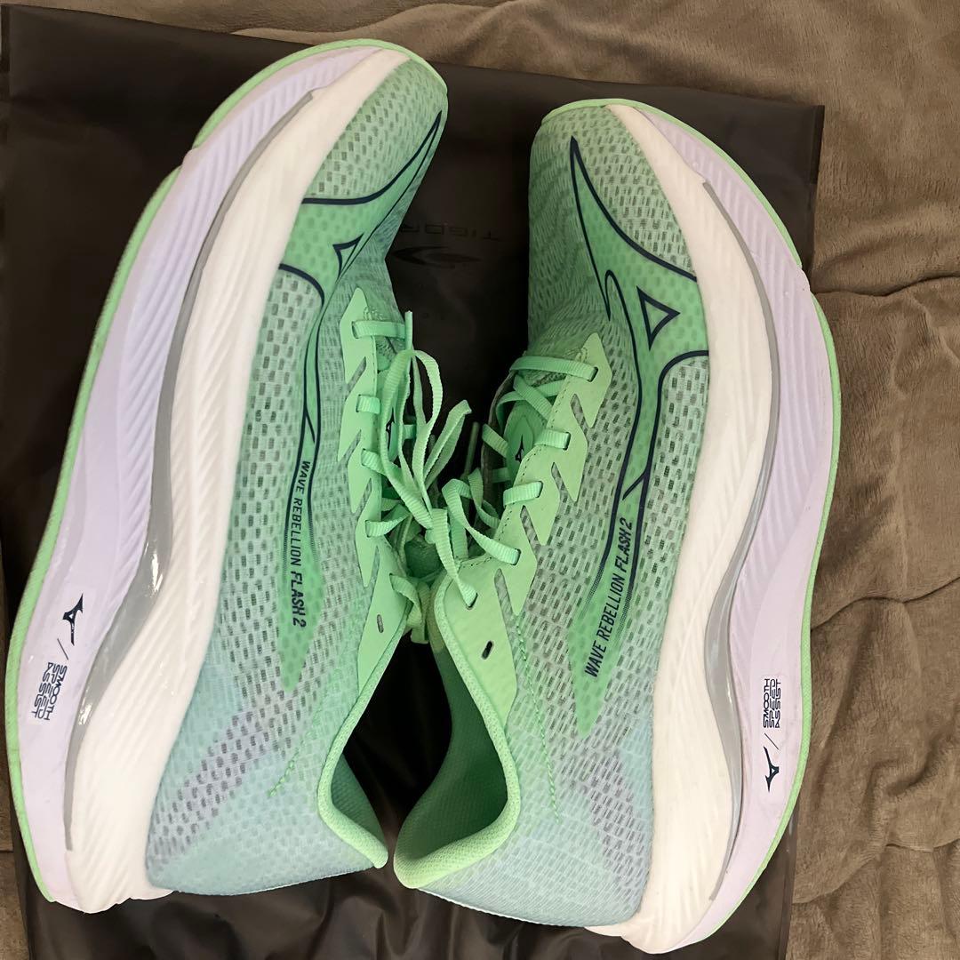 美品ミズノWAVE REBELLION FLASH2 28㎝