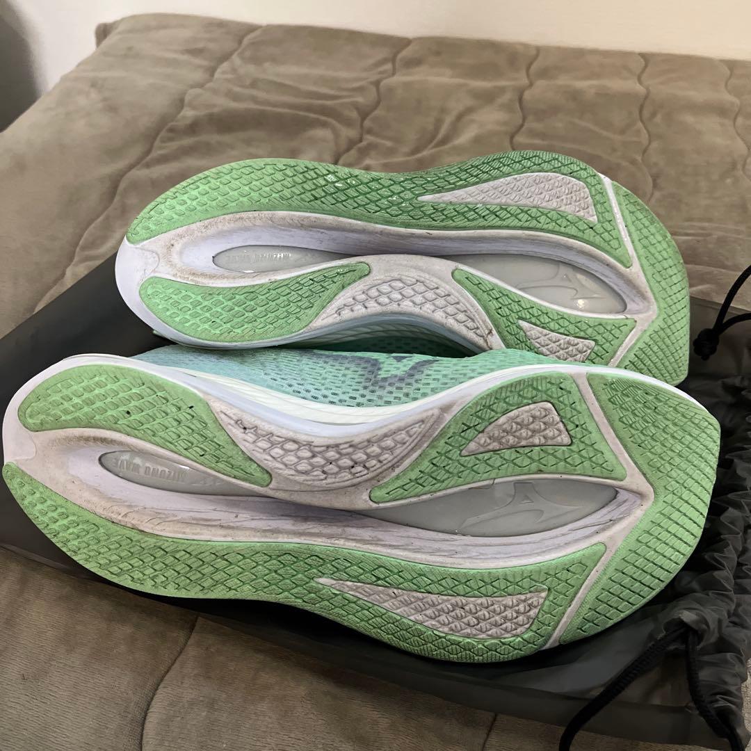 美品ミズノWAVE REBELLION FLASH2 28㎝