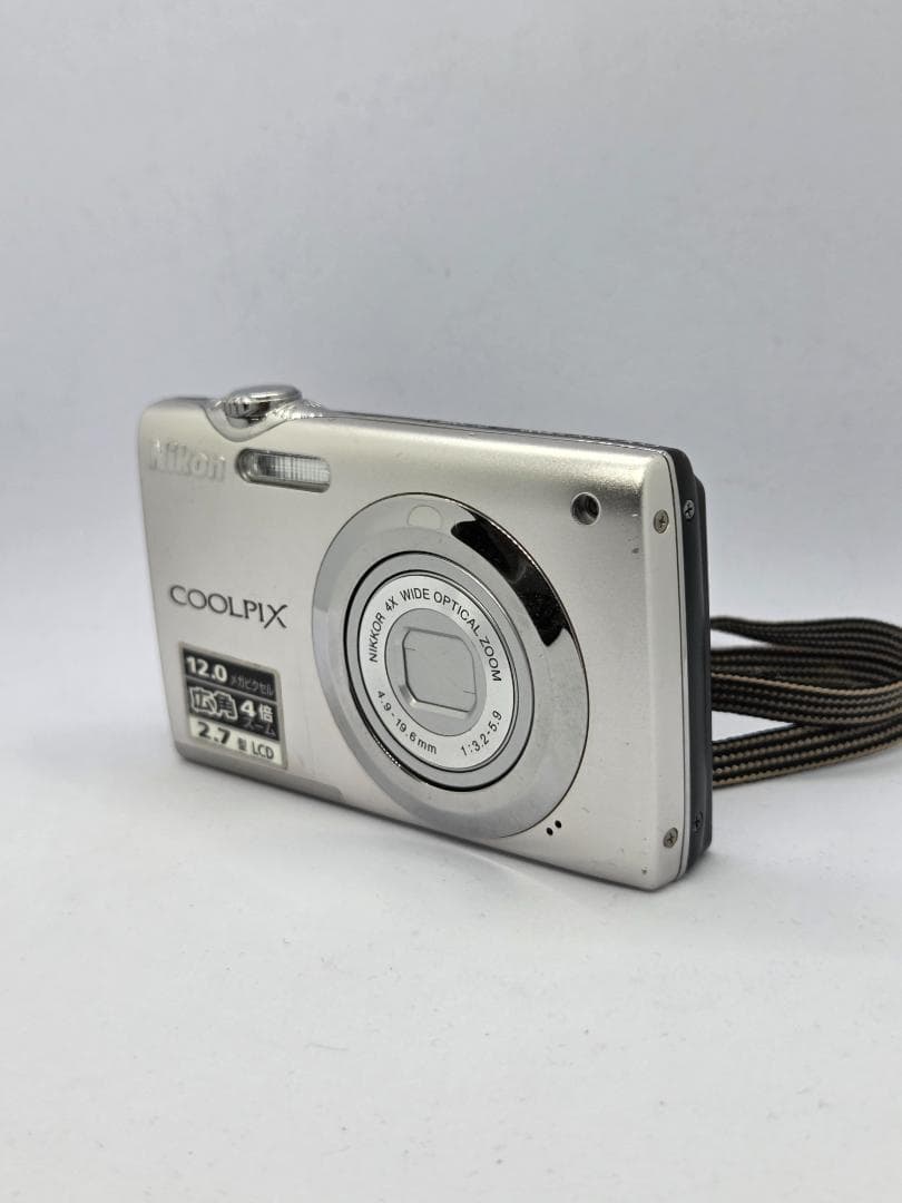 【スマホ転送OK】ニコン Nikon COOLPIX S3000 シルバー