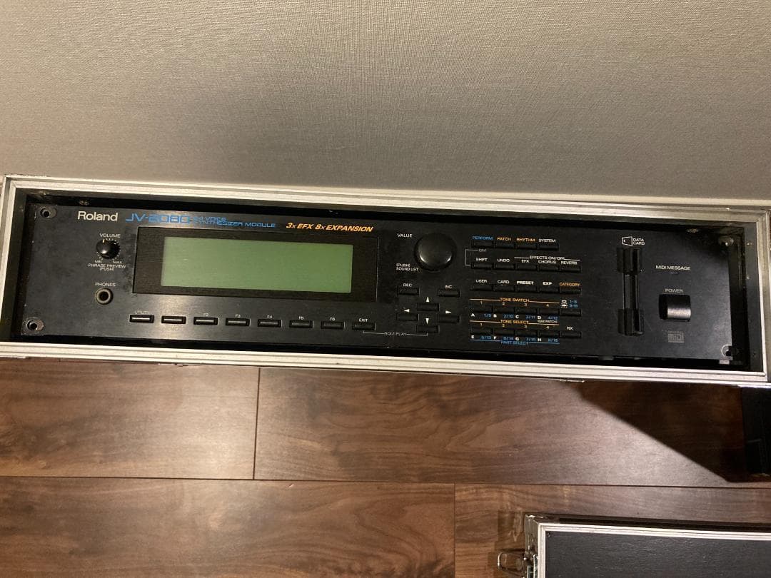 Roland JV-2080 拡張音源4枚搭載 2Uラックケース付