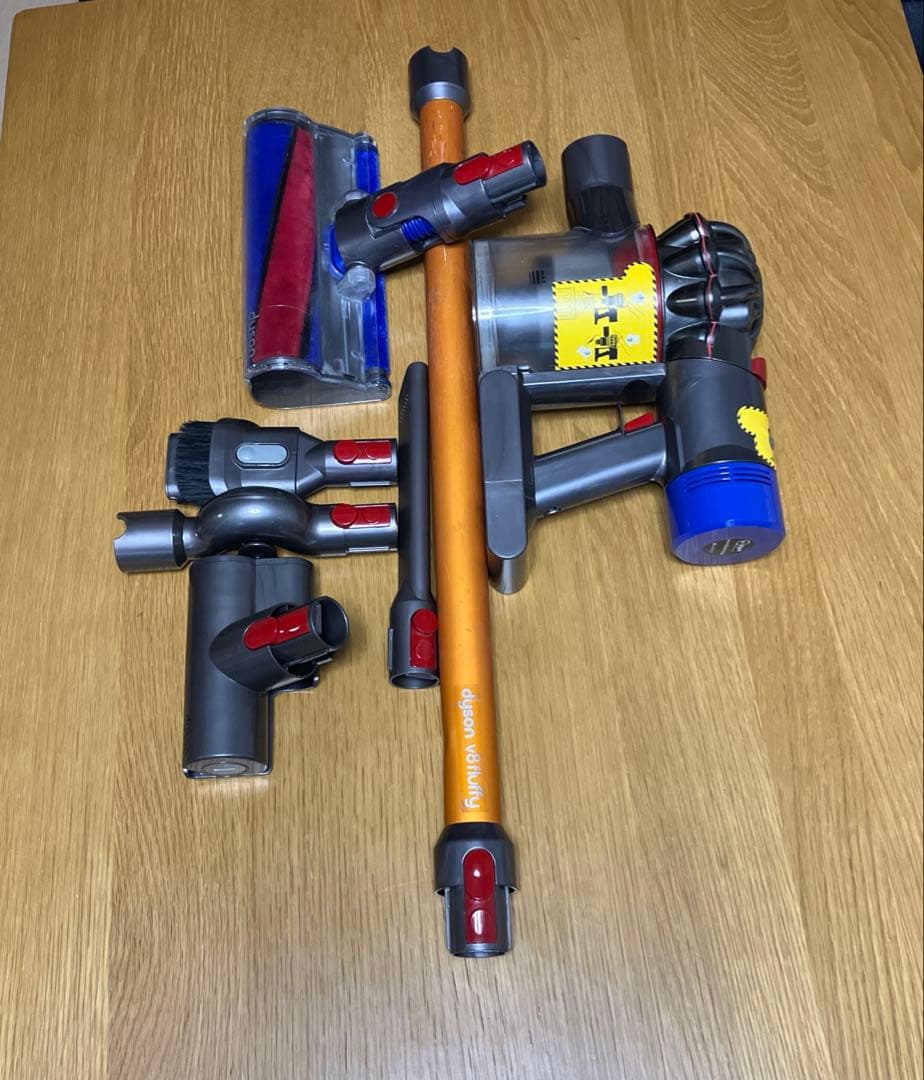 ダイソン　Dyson v8 fluffy