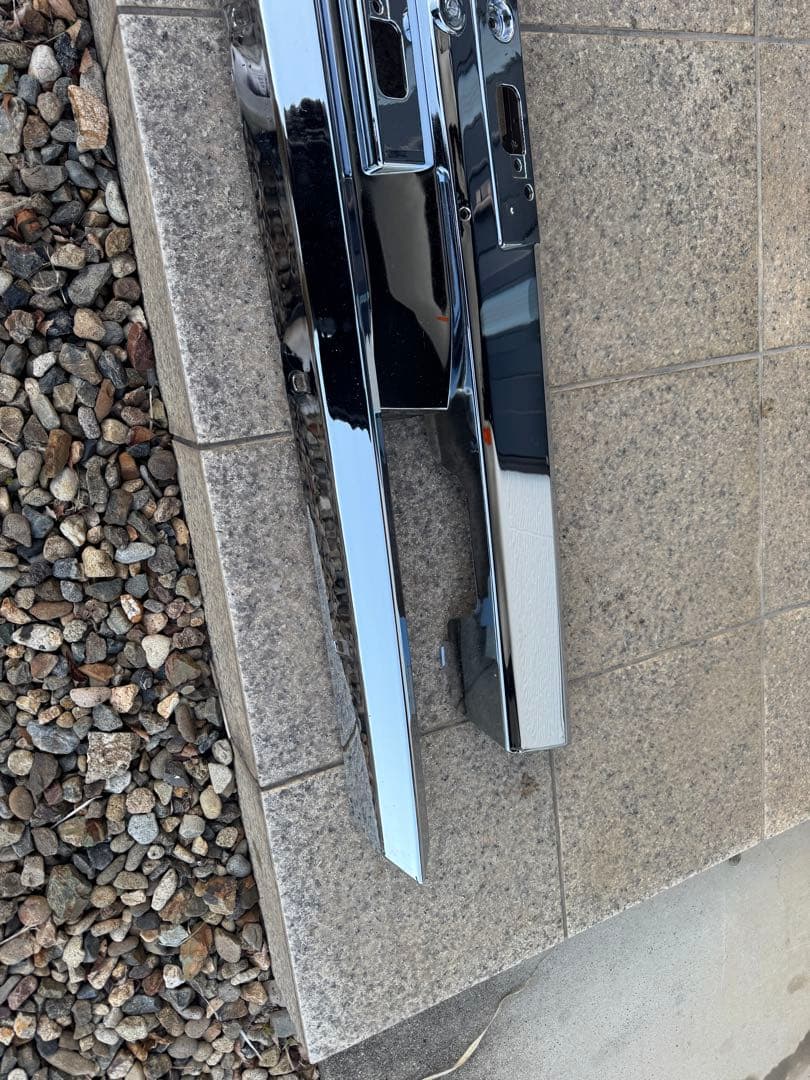 17レンジャー　フロントバンパー　センターメッキ