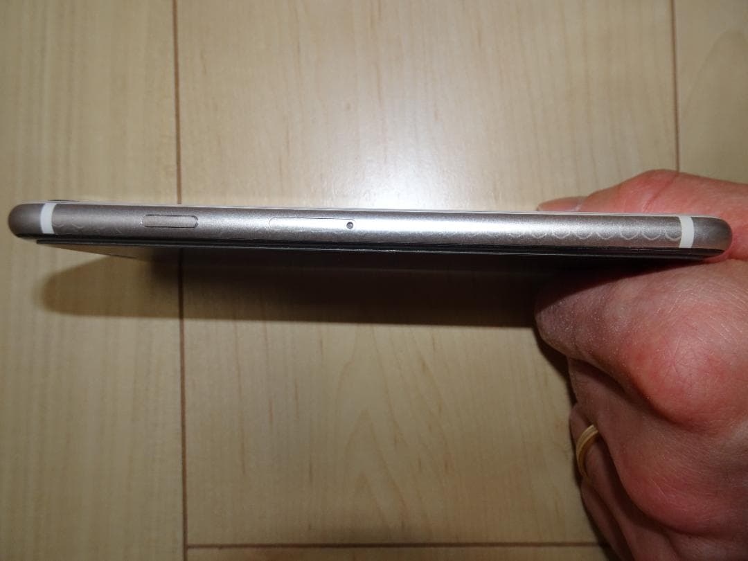 アイフォンSE 本体 バッテリー状態良好