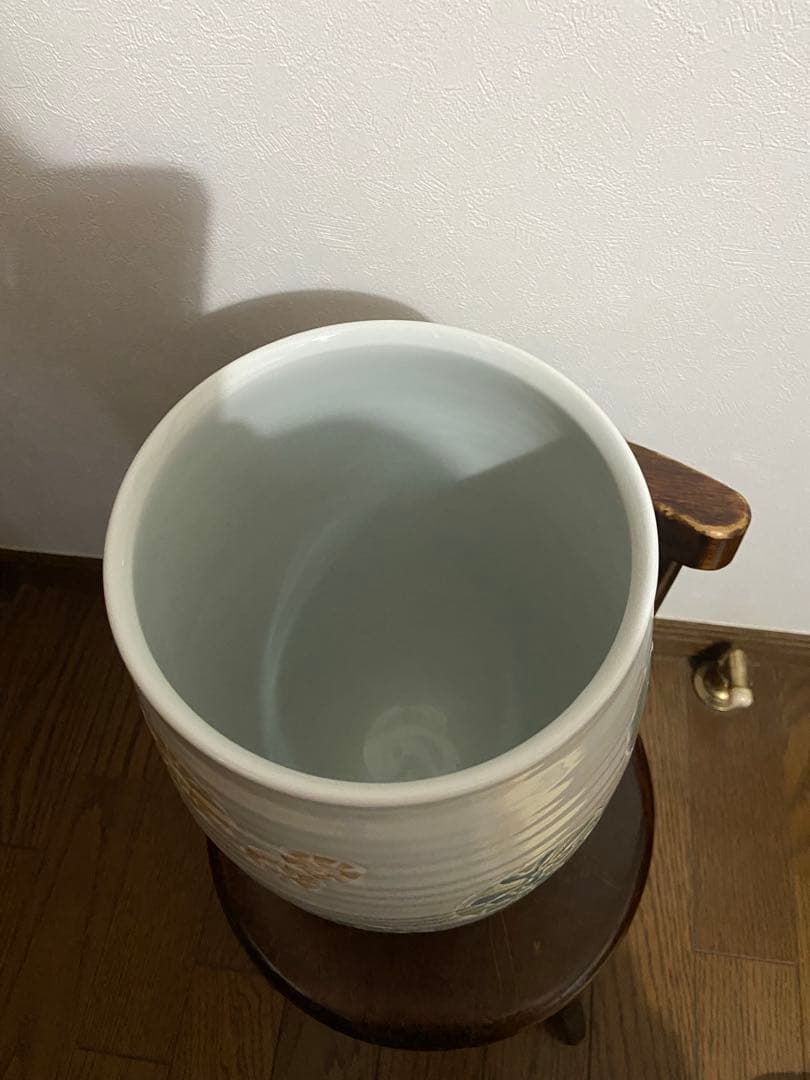 大東アリン　大きな花瓶　壺