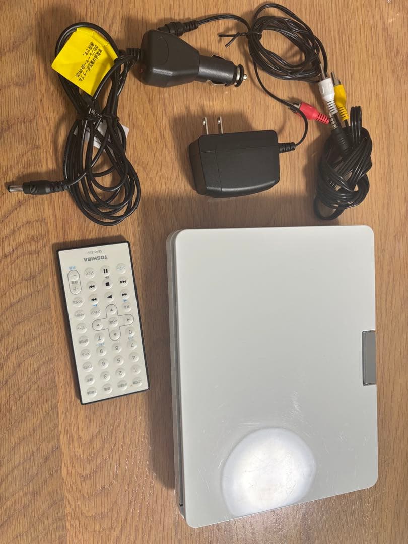 TOSHIBA　東芝ポータブルDVDプレーヤー　SD-P910S