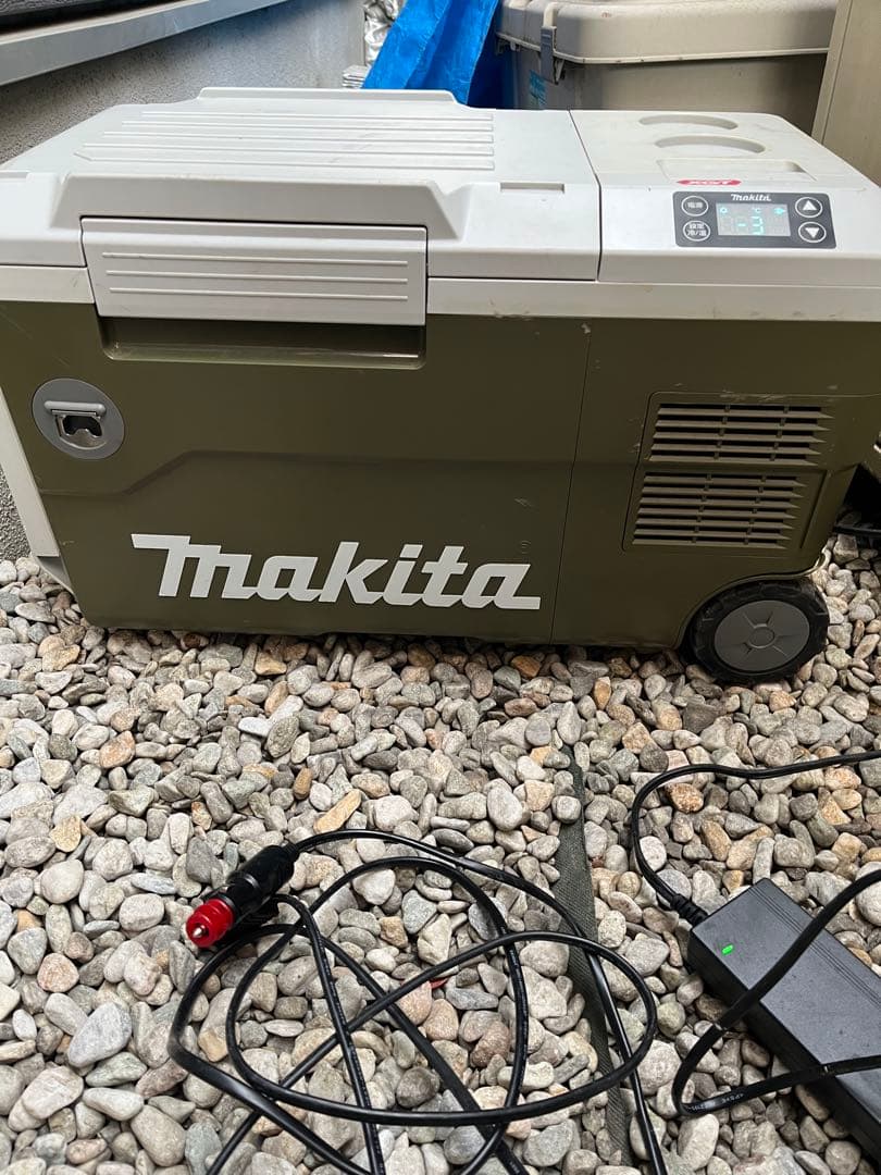 (h) マキタ　充電式保冷温庫　CW001G