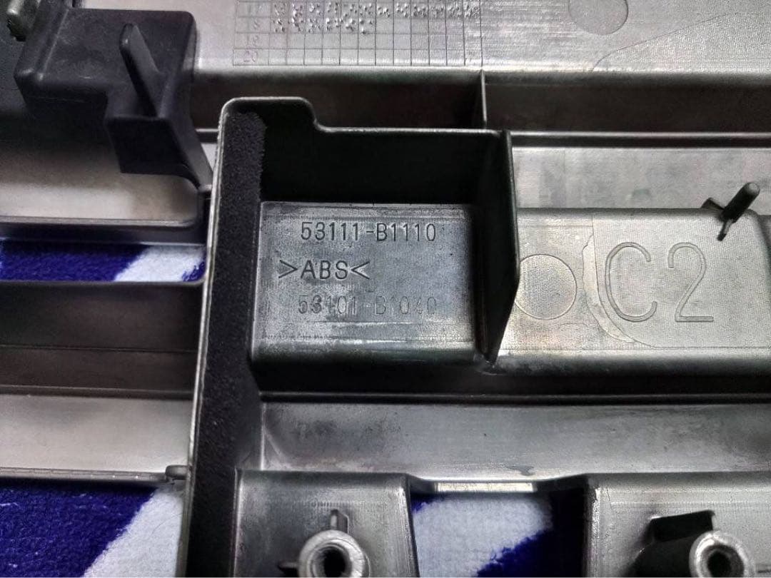 M900A ルーミーカスタム　フロントグリル