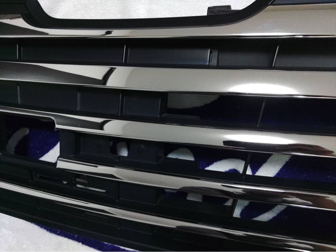 M900A ルーミーカスタム　フロントグリル