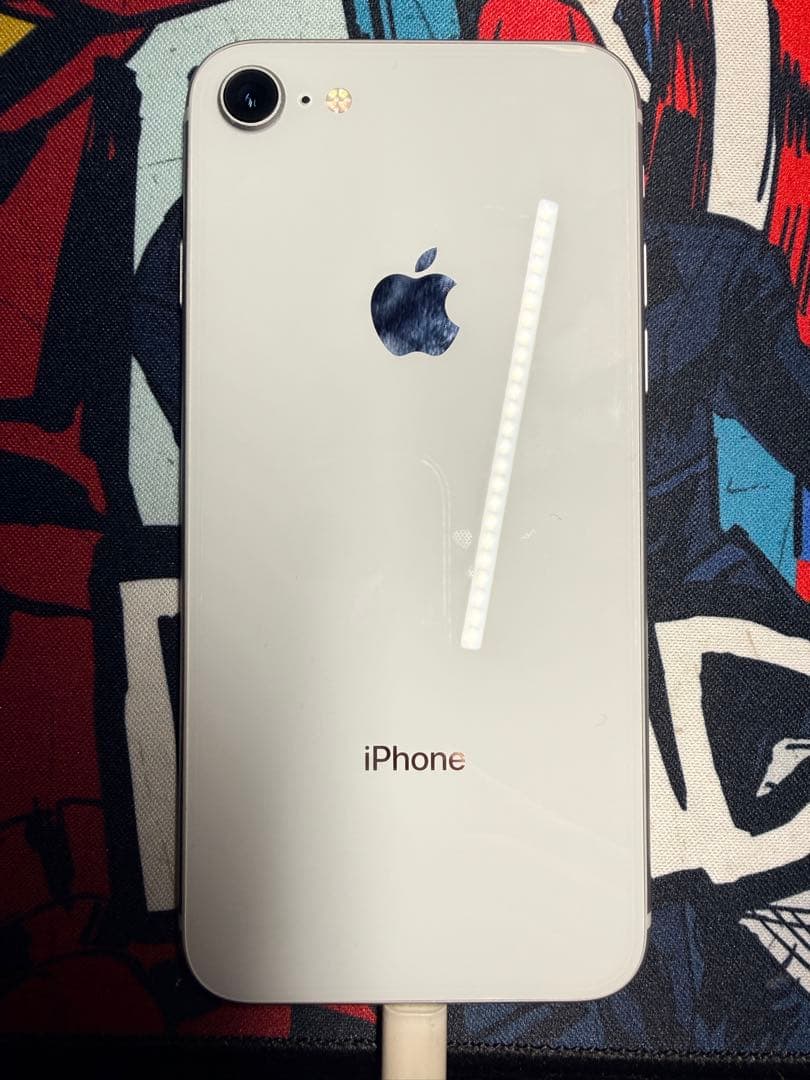 iPhone 8 ホワイト64GB simロックなし　電池83％