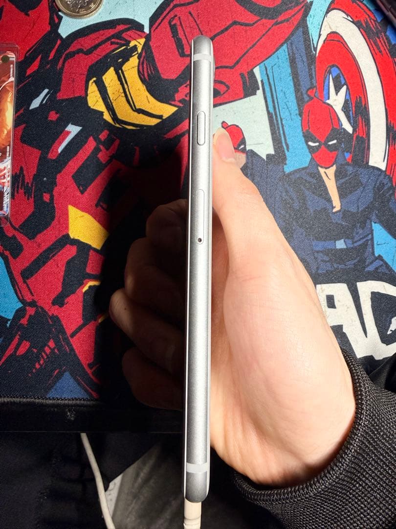 iPhone 8 ホワイト64GB simロックなし　電池83％