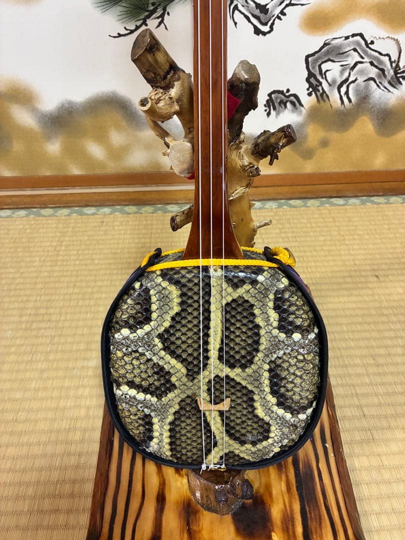 沖縄三線　エーマクルチ　本蛇皮一枚張り！