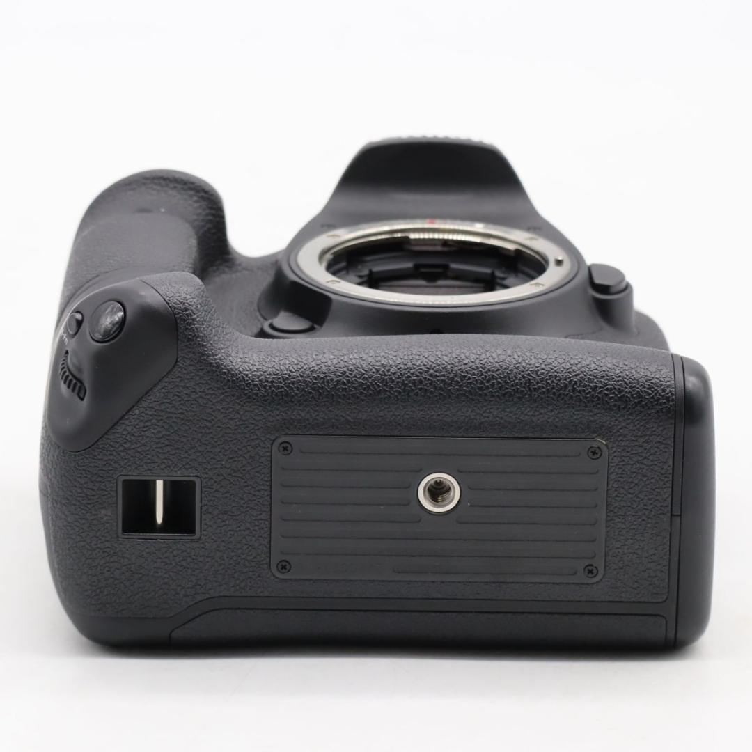 Canon EOS 7D Mark IIボディ bg-e16付　#3924