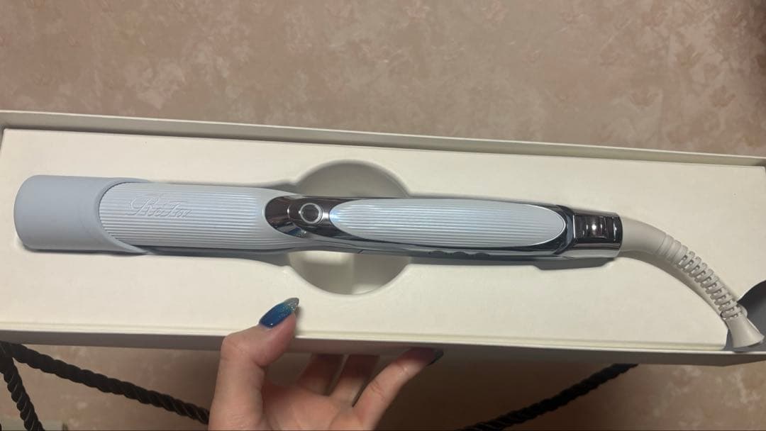 最新モデル リファ ストレートヘアアイロンプロ ホワイト 海外にも対応 値下げ済