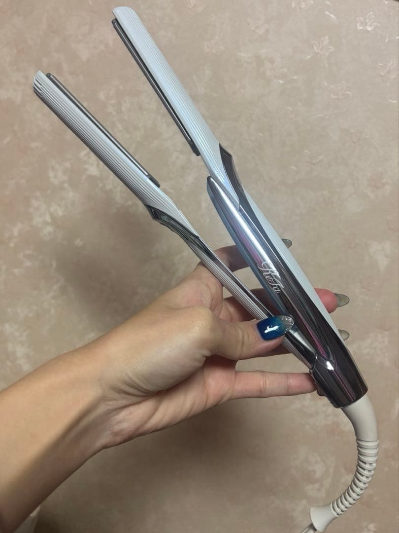 最新モデル リファ ストレートヘアアイロンプロ ホワイト 海外にも対応 値下げ済