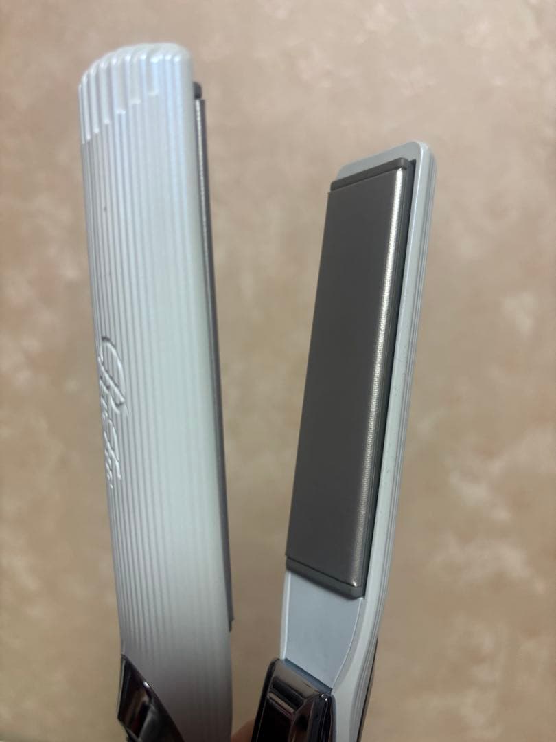 最新モデル リファ ストレートヘアアイロンプロ ホワイト 海外にも対応 値下げ済