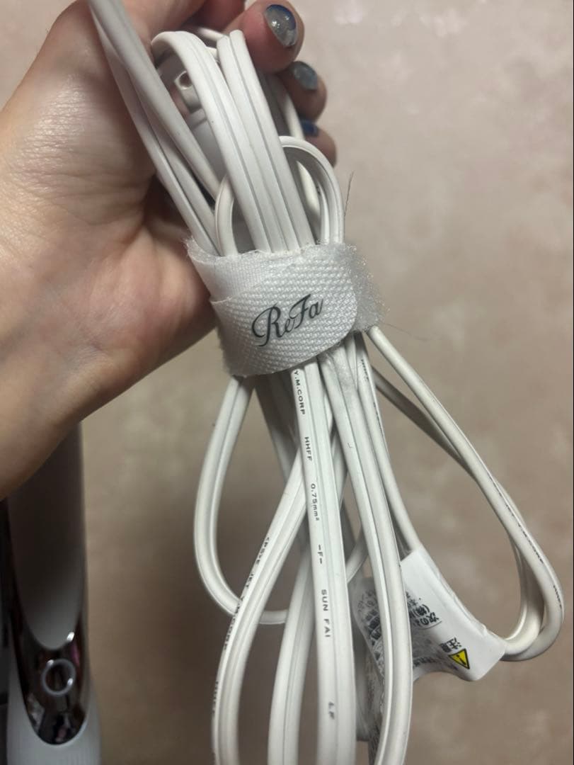 最新モデル リファ ストレートヘアアイロンプロ ホワイト 海外にも対応 値下げ済