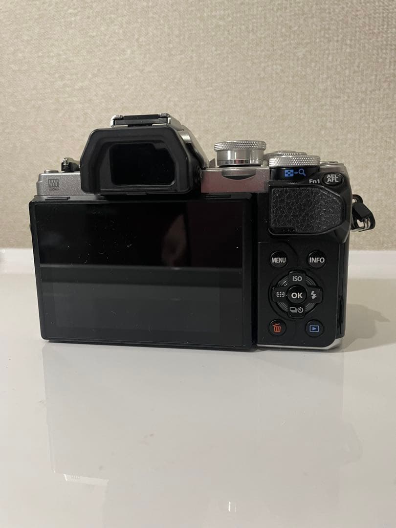 OLYMPUS OM-D E-M10 Mark III EZダブルズームキット