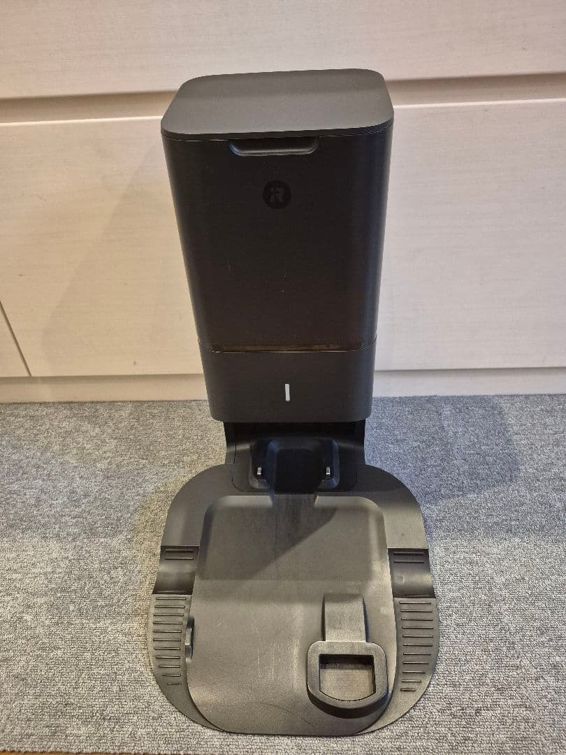 iRobotのルンバiシリーズ　クリーンベースのみ