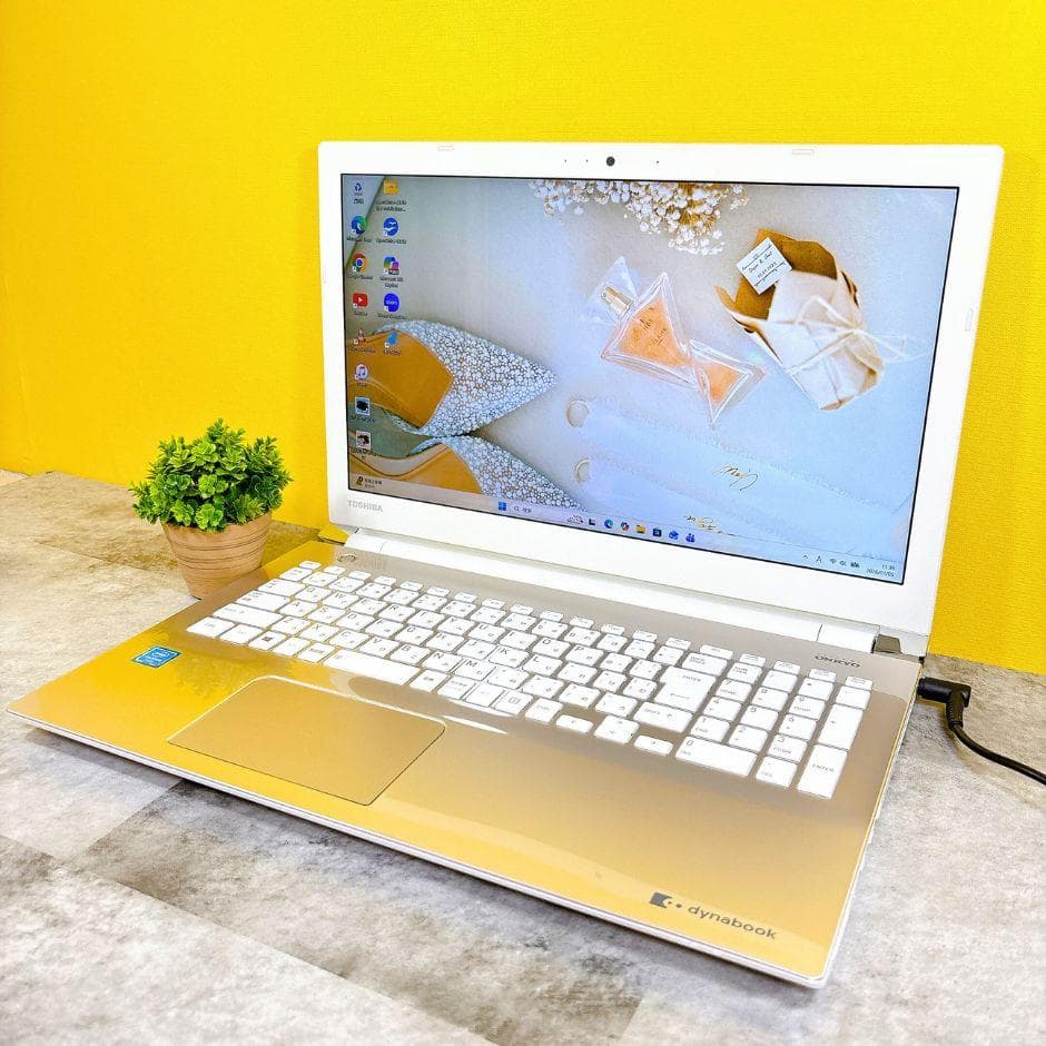 ほぼ美品✨おしゃれゴールド❣快適SSD✨カメラ付き フルHD 薄型 Win11