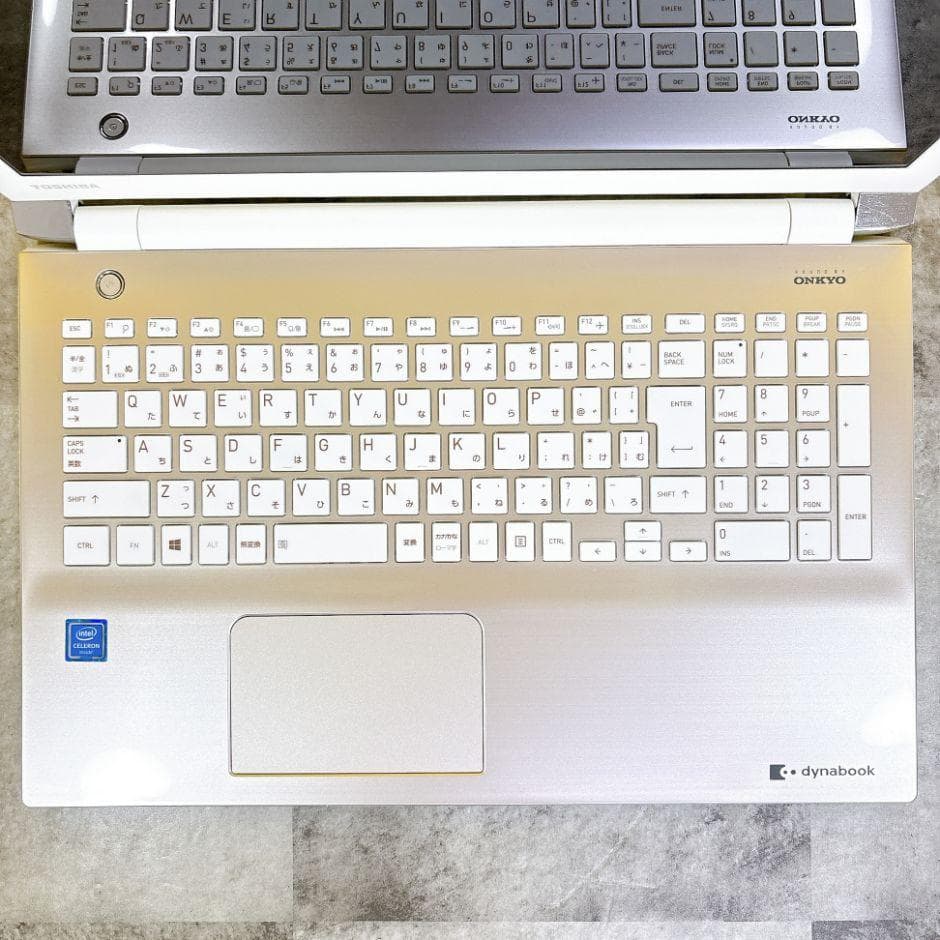 ほぼ美品✨おしゃれゴールド❣快適SSD✨カメラ付き フルHD 薄型 Win11