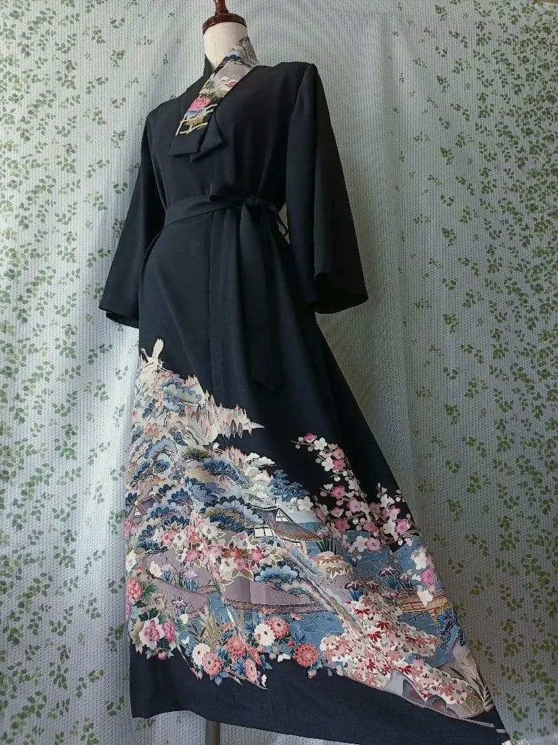 優しい柄♦♦️黒留袖ドレス♦友禅風・正絹・後ろホック【フリーサイズ】着物リメイク