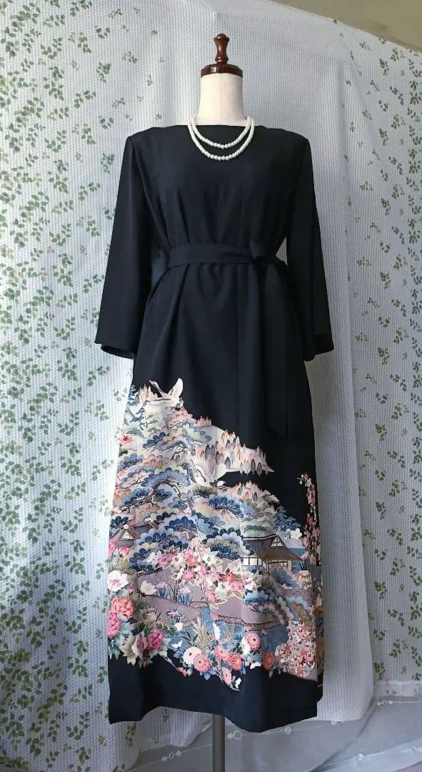 優しい柄♦♦️黒留袖ドレス♦友禅風・正絹・後ろホック【フリーサイズ】着物リメイク