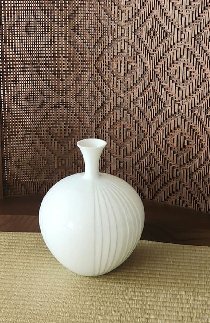 奥川俊右衛門　白磁　線文　花瓶