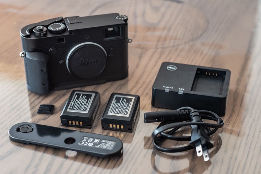 Leica ライカ M10 モノクローム　グリップ　予備バッテリー付き