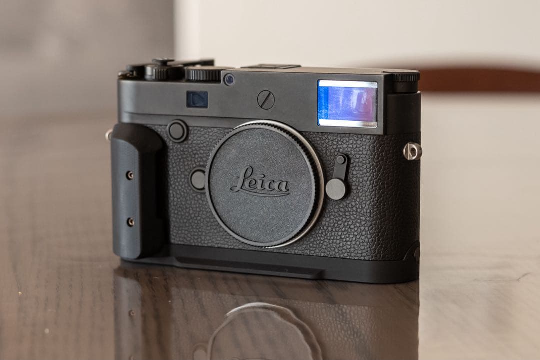 Leica ライカ M10 モノクローム　グリップ　予備バッテリー付き
