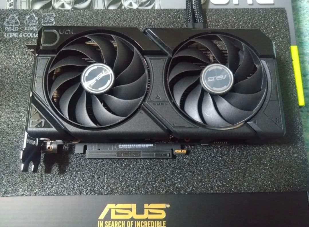 グラフィックボード・グラボ・ビデオカード ASUS GeForce RTX 4070 SUPER EVO 12GB