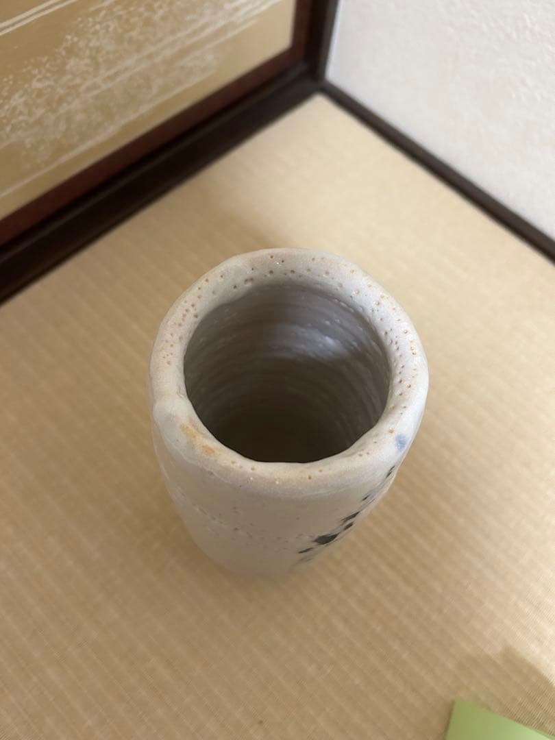 加藤孝造　白色陶器花瓶 青色模様 木箱付き