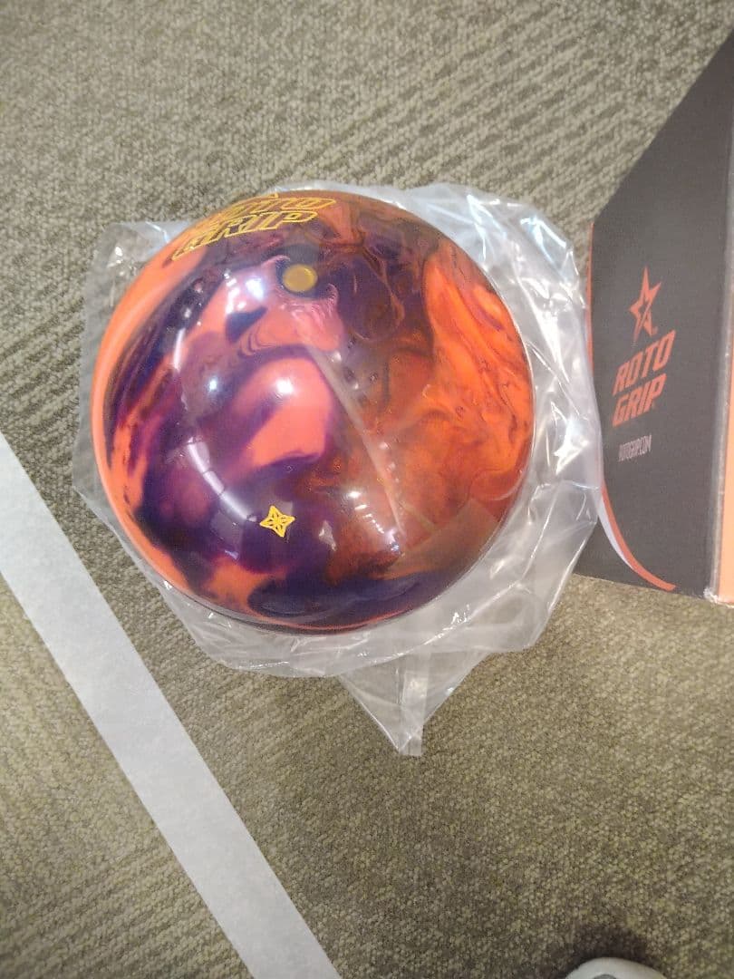 ボウリングボール14ポンド　TNTインフューズド