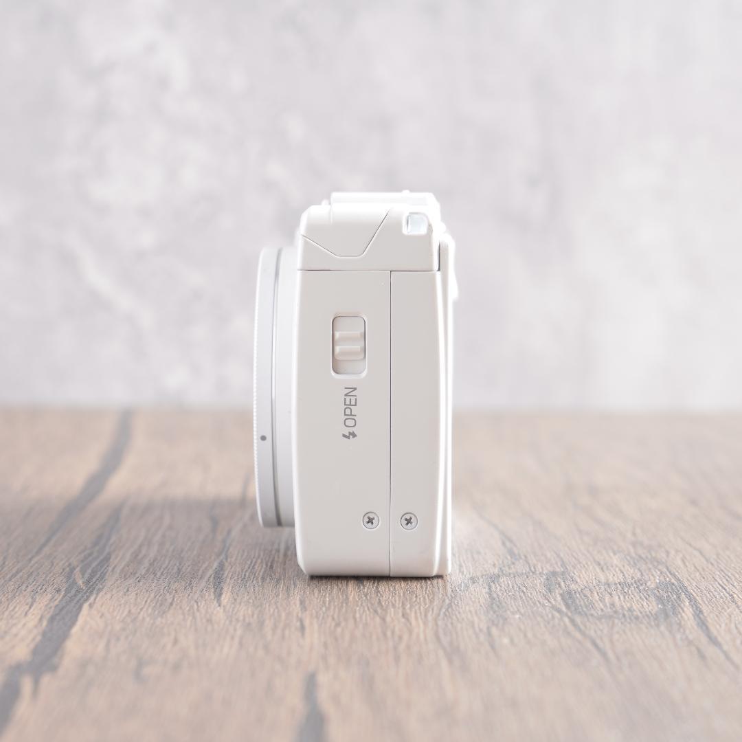 ✨ショット数2674回✨希少なホワイト✨GR DIGITAL IV　616