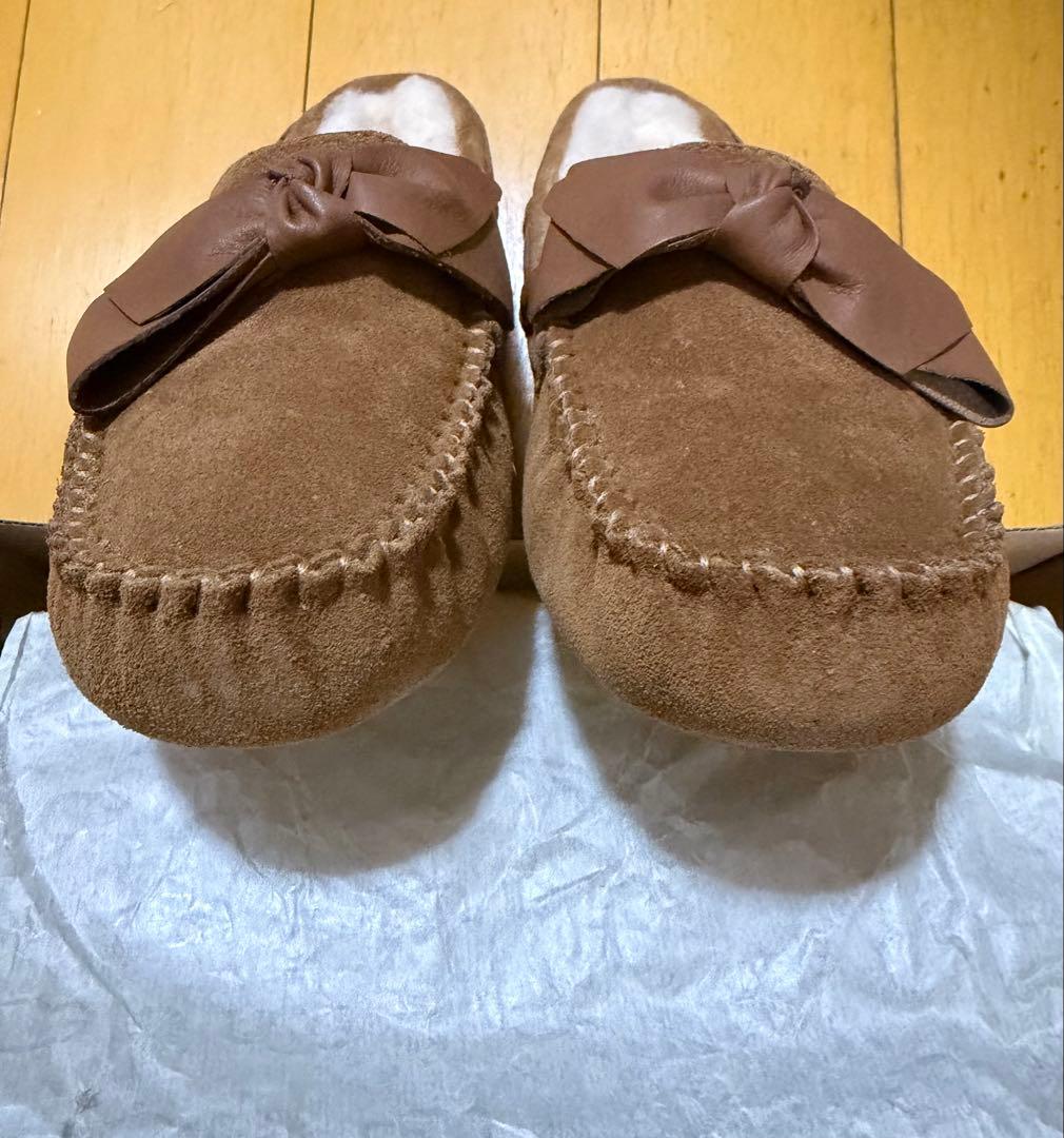 【新品未使用】UGG リボン付きモカシン チェスナット 23㎝