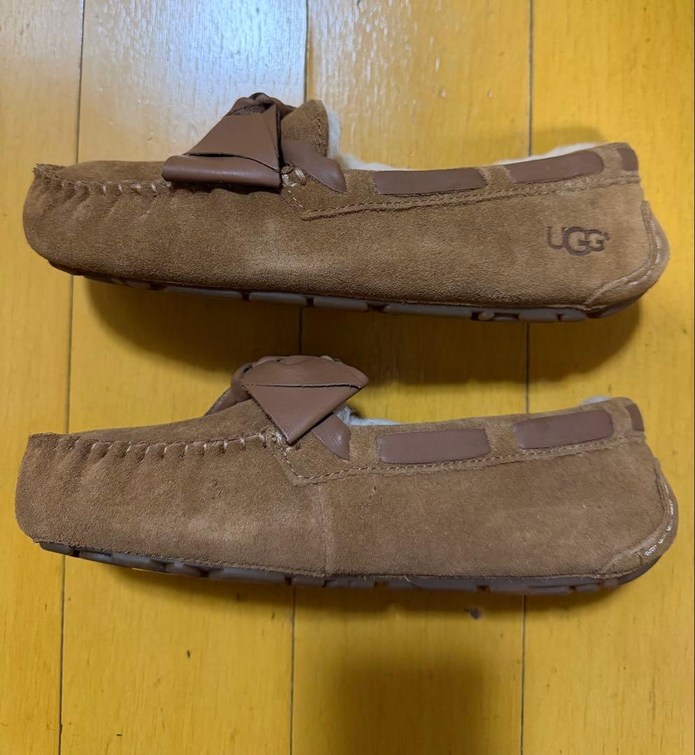 【新品未使用】UGG リボン付きモカシン チェスナット 23㎝