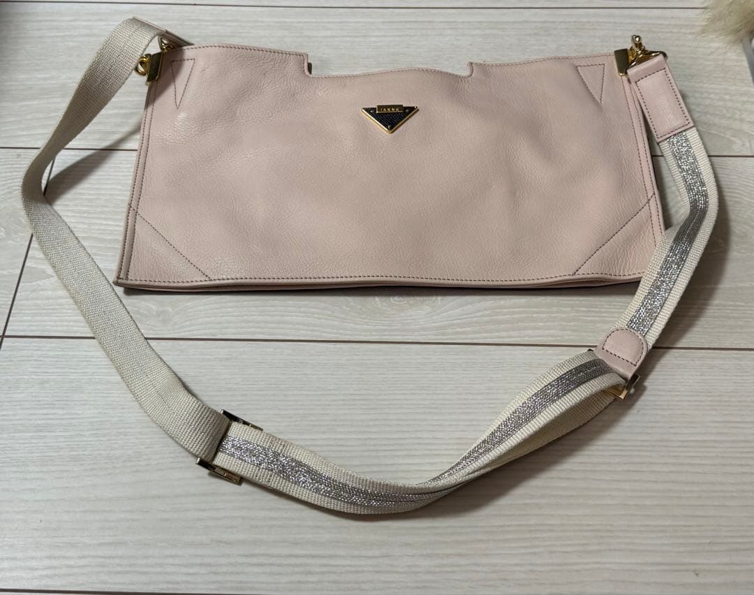 IANNE イアンヌ　ショルダーバッグ