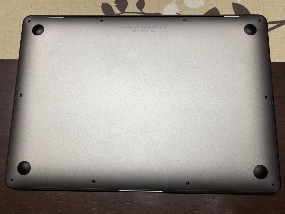 【ジャンク】<MacBookAir2019> 充電中のみ電源ON／動作非常に遅い