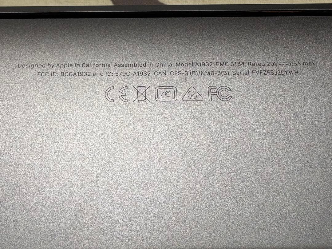 【ジャンク】<MacBookAir2019> 充電中のみ電源ON／動作非常に遅い