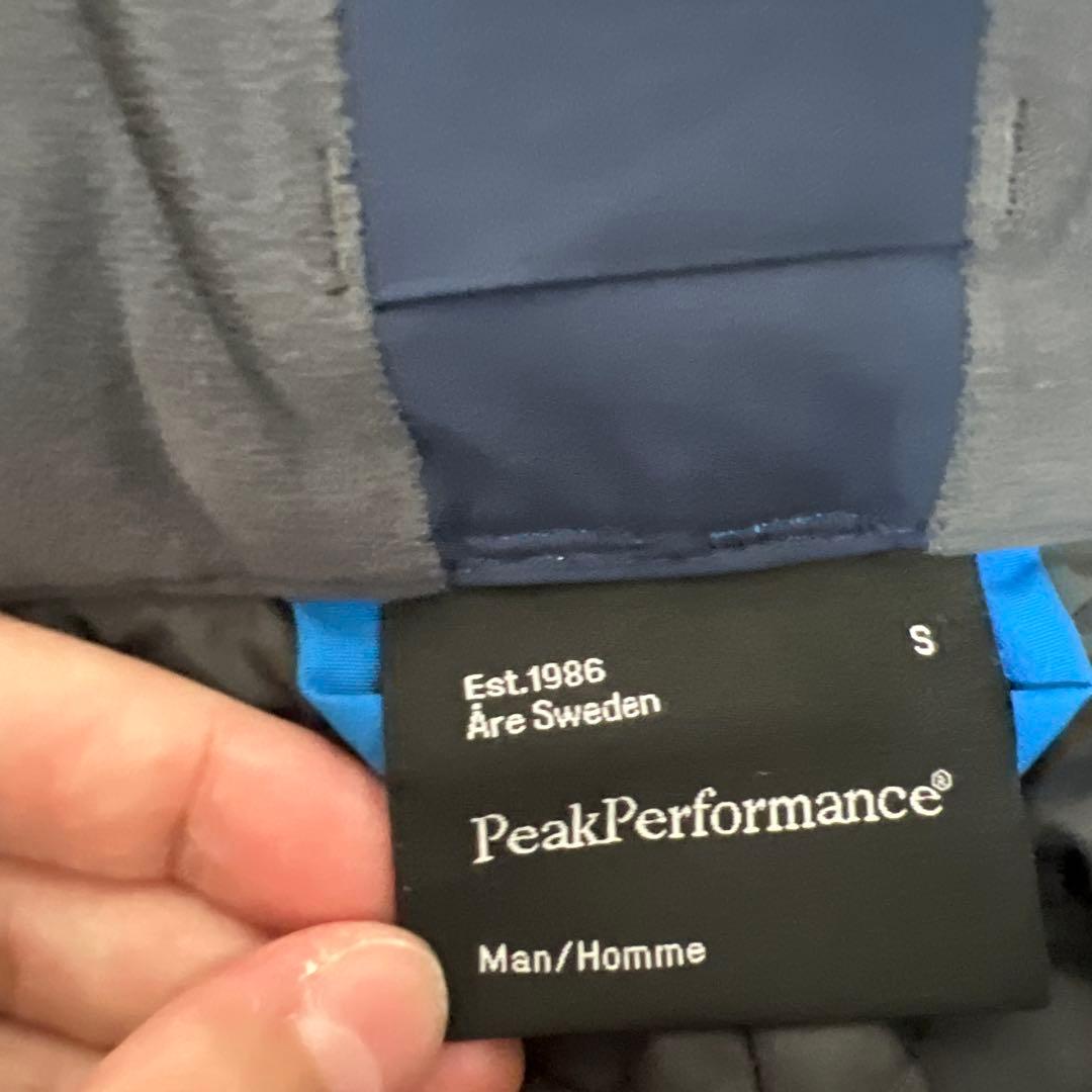 ピークパフォーマンス　スキースノボーウェアSサイズ上下セット