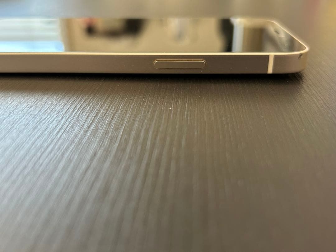 【美品】 iPhone12本体 64GB ホワイト★SIMフリー★おまけ付