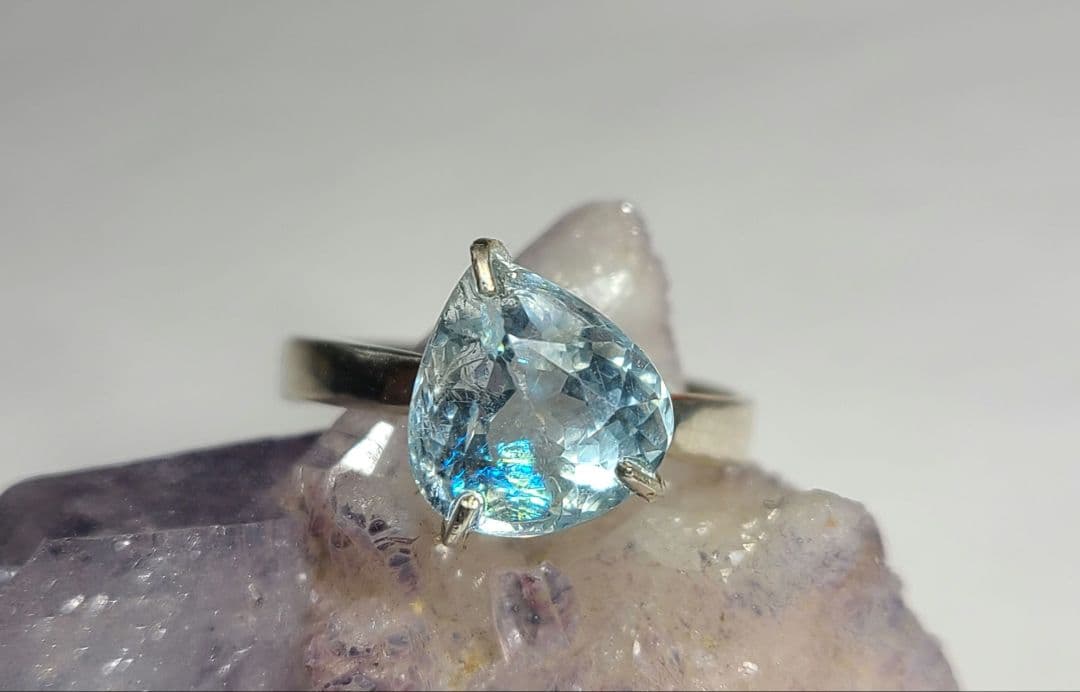 ☆★☆レインボー★非加熱アクアマリンレインボーインクルージョン入り★