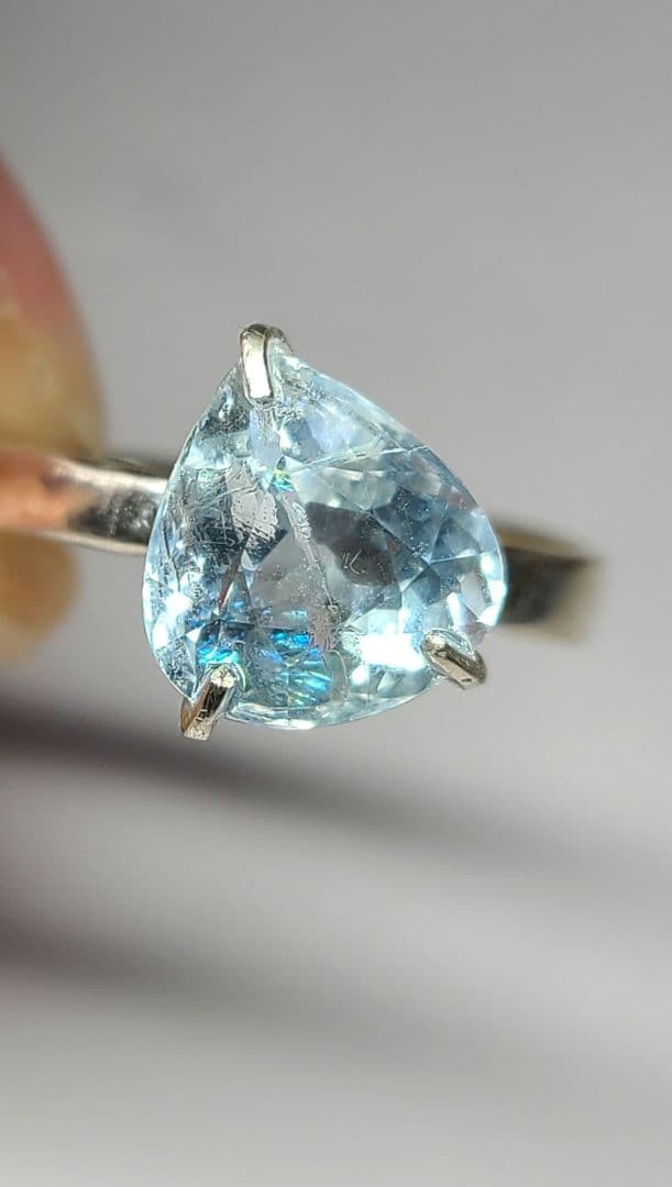 ☆★☆レインボー★非加熱アクアマリンレインボーインクルージョン入り★