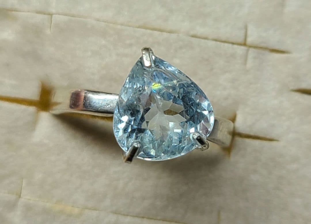 ☆★☆レインボー★非加熱アクアマリンレインボーインクルージョン入り★