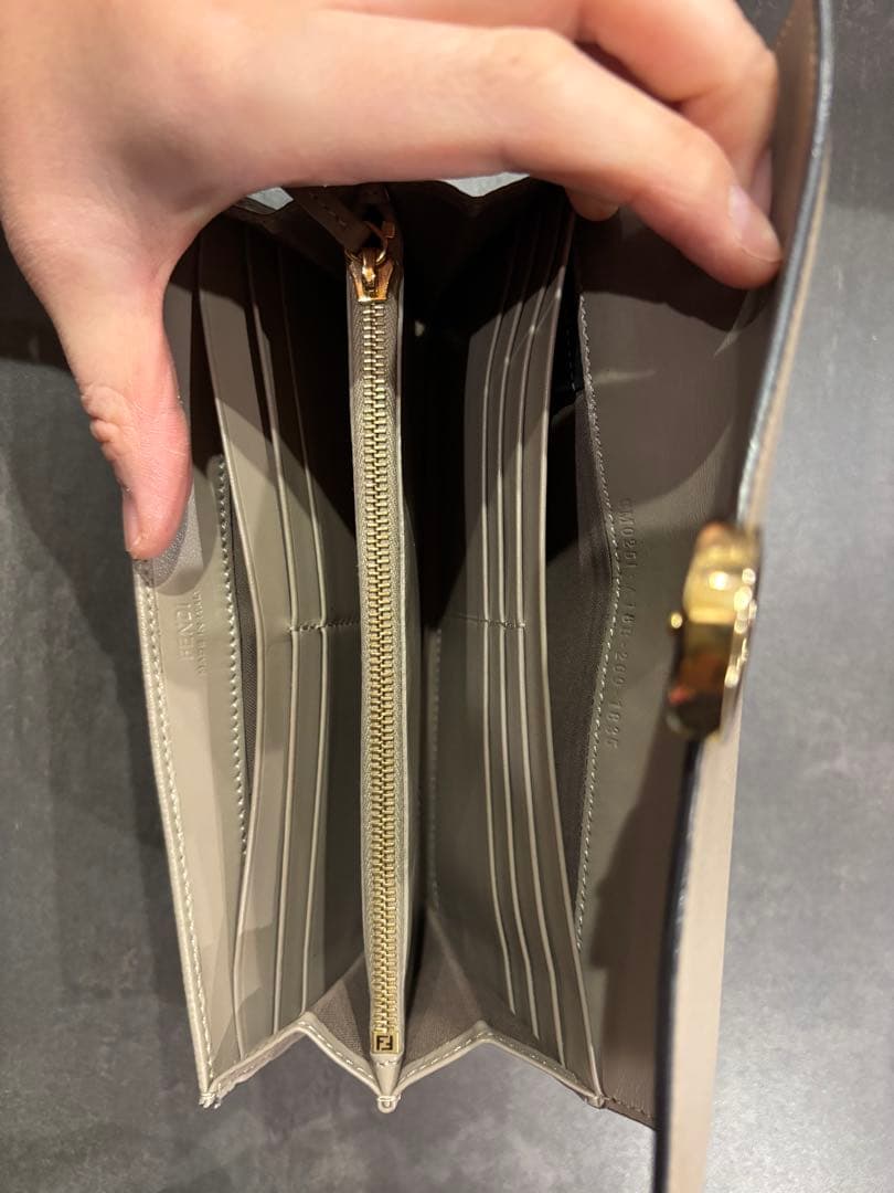 FENDI コンチネンタル長財布　ベージュ