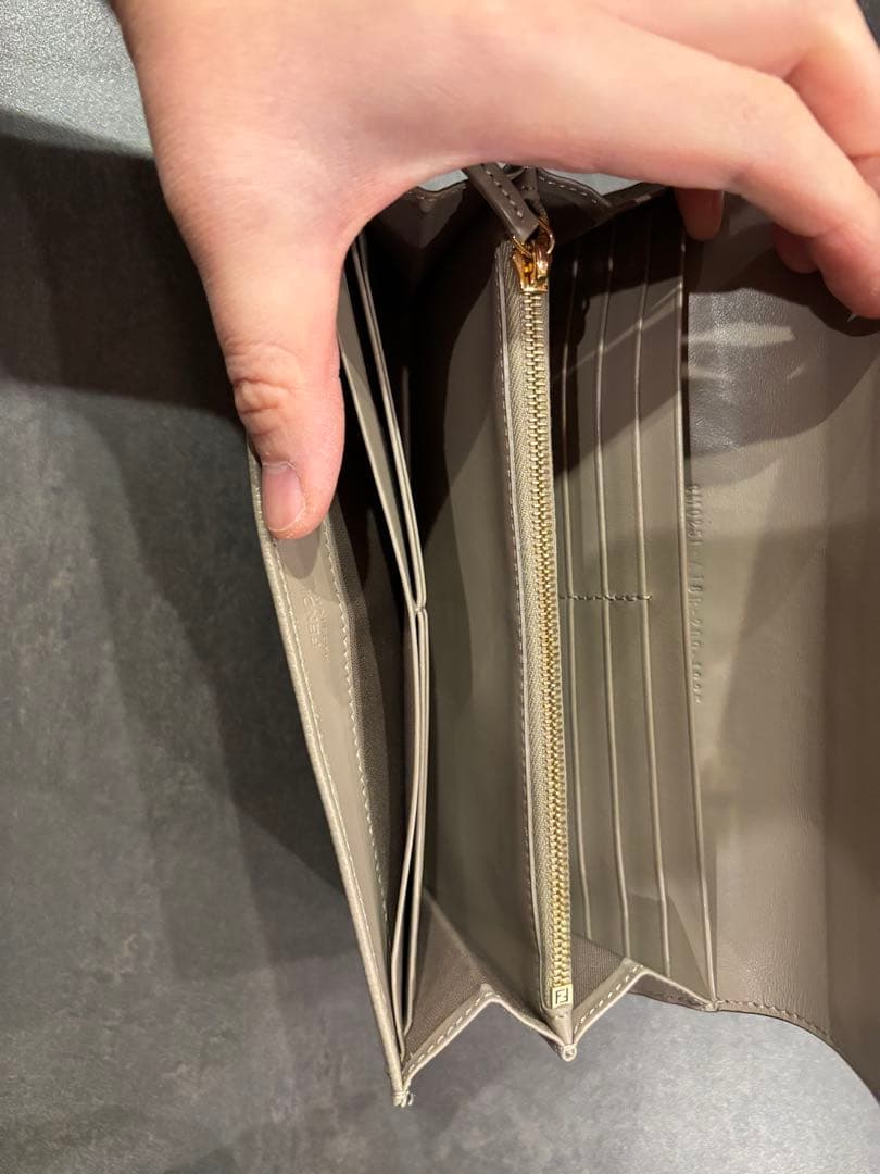 FENDI コンチネンタル長財布　ベージュ