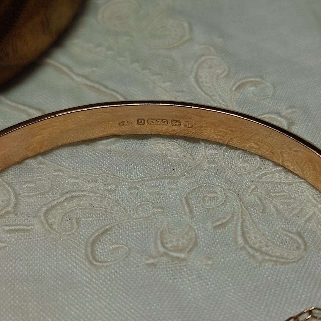 英国アンティーク 1907年 エドワード王朝時代 9金 彫刻模様のバングル