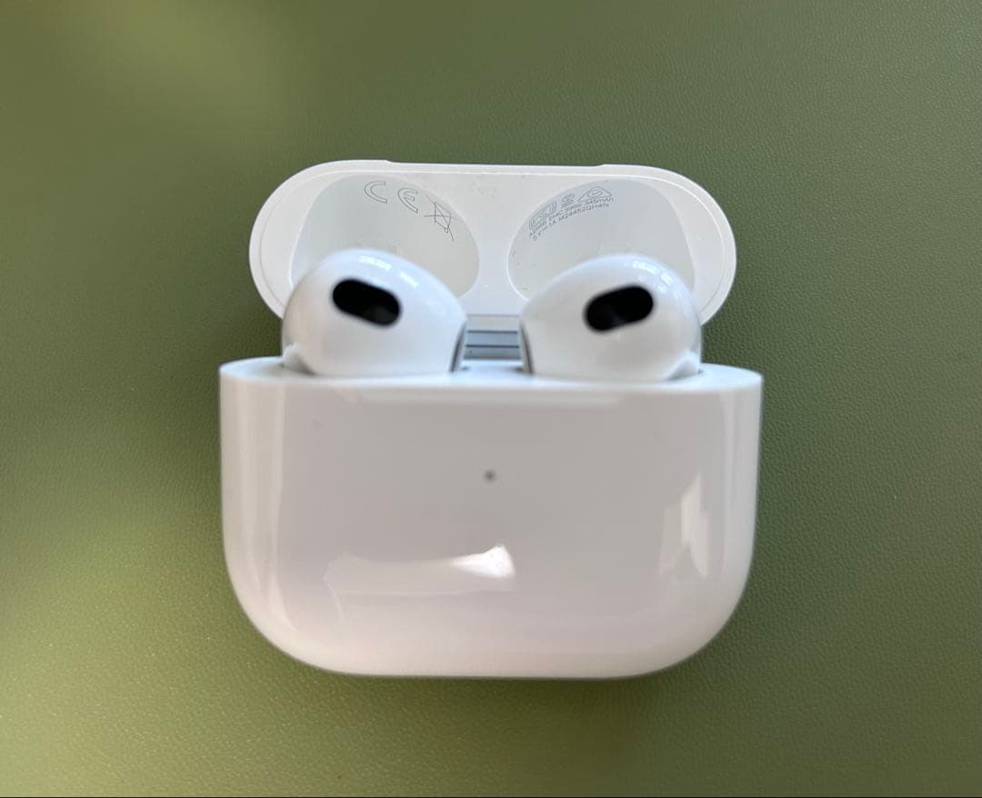 n*g様 AirPods3 本体 無線充電対応 ケース付け 美品