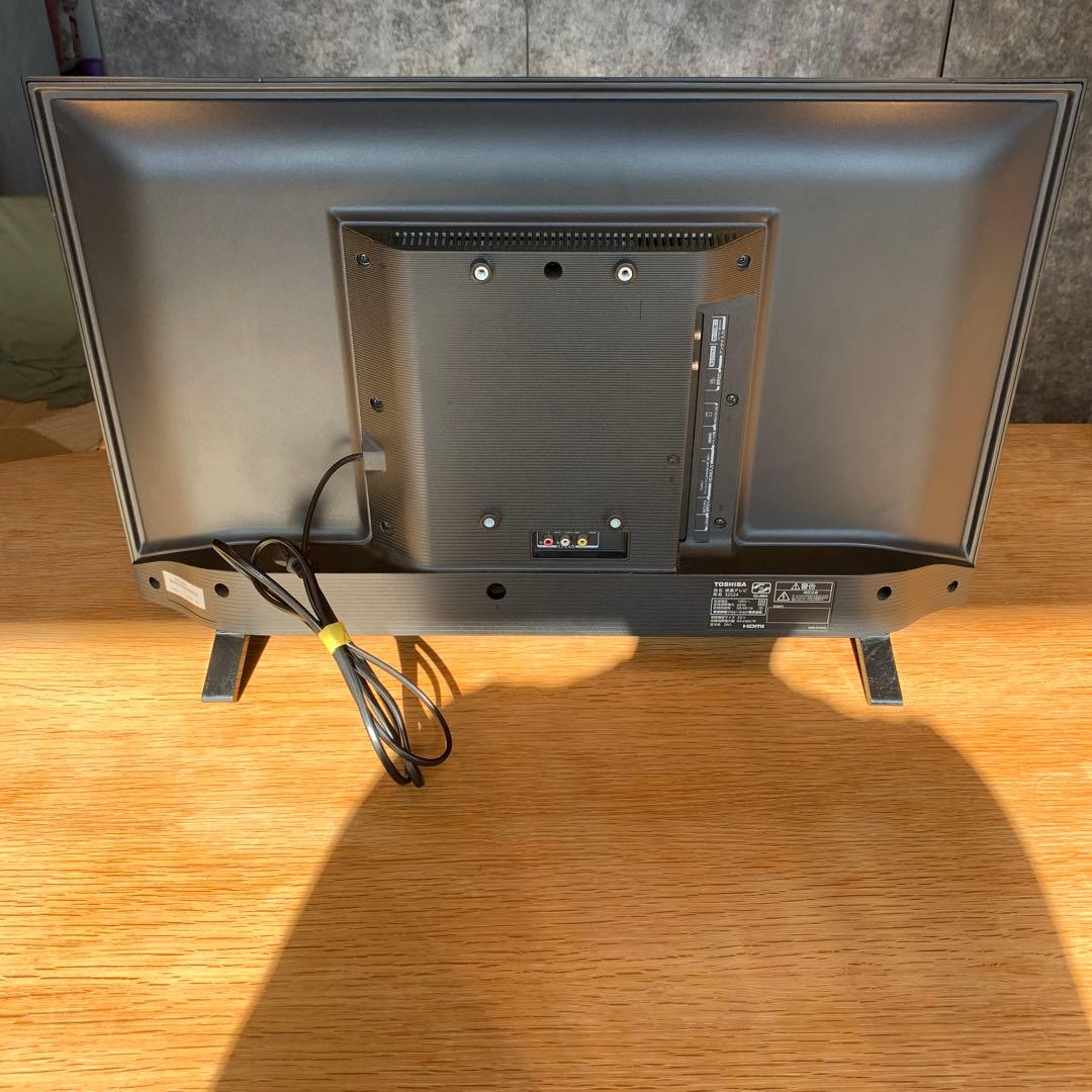 【美品】TOSHIBA 液晶テレビ 32S24 リモコン付き　2021年製