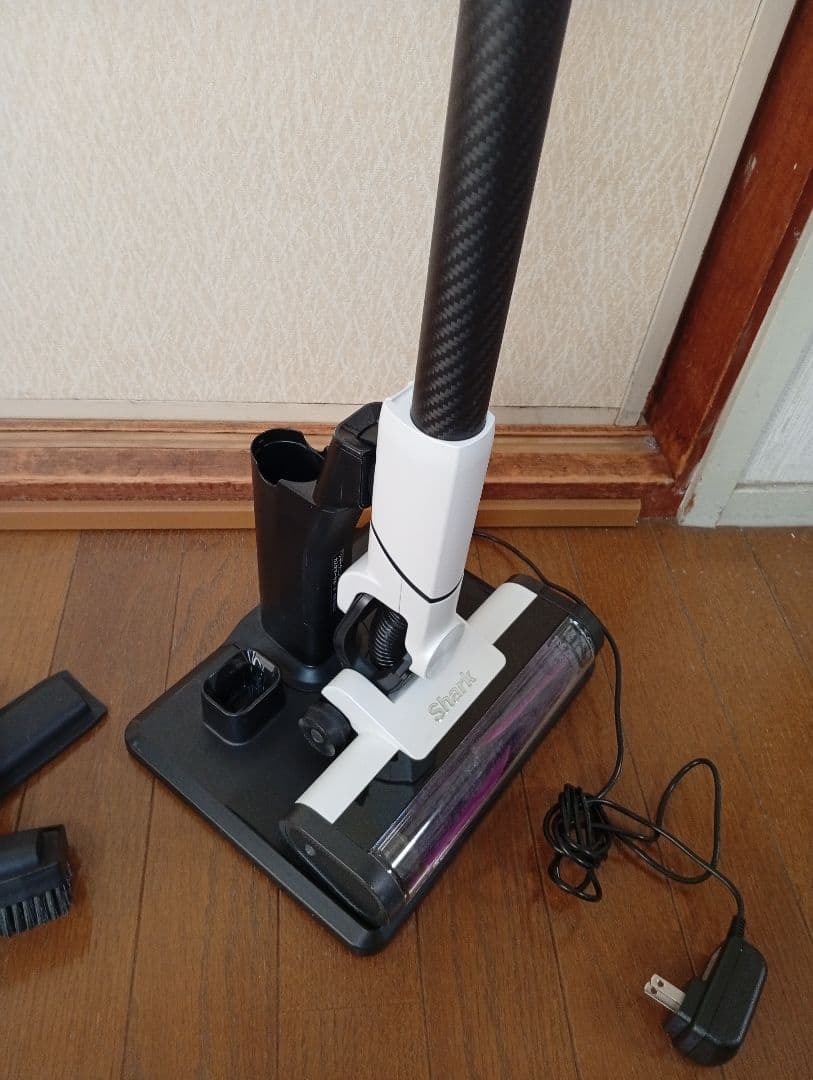 ✩土日限定価格☆【美品】Shark LC400JWH コードレスクリーナー