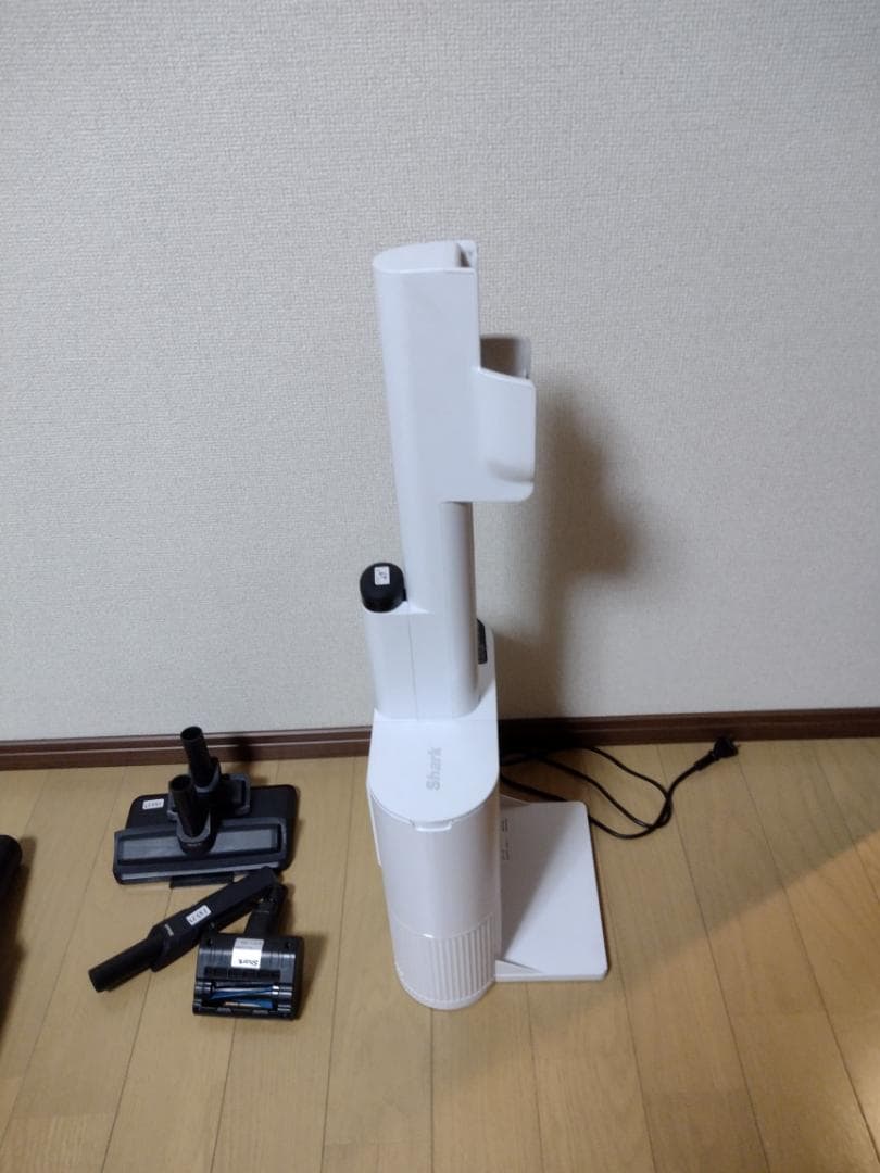 シャーク★コードレスクリーナー★LC551JBK★バッテリー新品と同等★